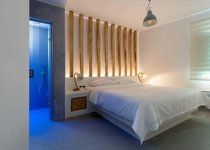 Neptune Luxury Hotel Akrotiri (Santorini)